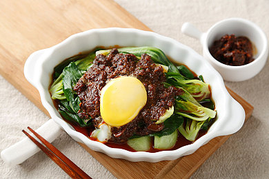 v des中国老太,古稀老太店铺里，微笑诠释幸福人生-1