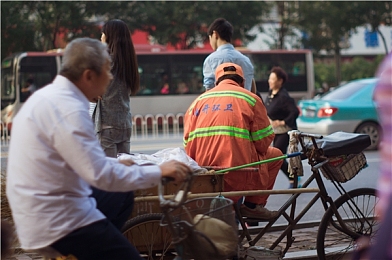 第一次可以放下几个手指头：指尖新科技，智能手套革新生活-2