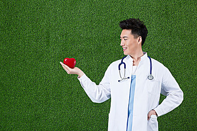 完蛋了惹上恶魔王子,神秘邂逅，平凡女孩逆袭恶魔王子