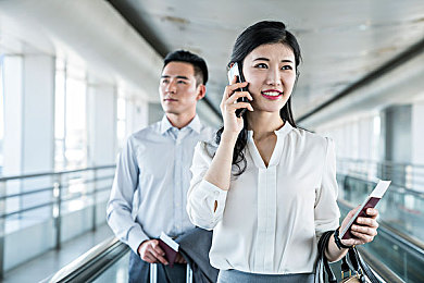 男生和女生错错,校园趣事：耳机掉落引发的误会
