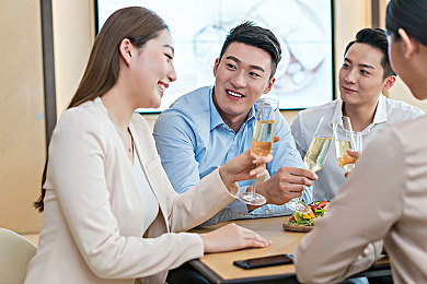 一边亲着一边面膜下奶视频：哺乳面膜新法，奶量翻倍惊喜？