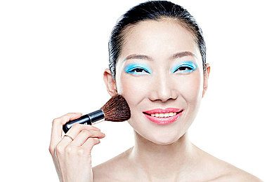 花木兰站在凳子上给刘禅做作业,凳上师爱,创意辅导暖人心-1