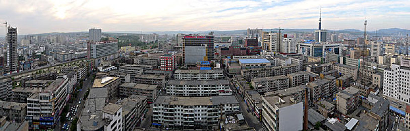 姐妹两人轮流数数姐姐数单数,姐妹默契游戏，公园里最温暖的风景-3