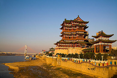国产精华精华液一二三区别,揭秘国产精华液：成分功效价格大揭秘