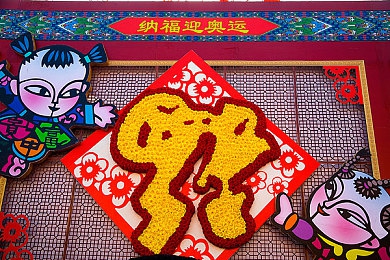 美女露出撒尿的部位,美女尴尬瞬间，公共场合隐私泄露引关注-2