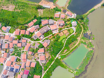 老师双开真丝旗袍施恩价格,大学旗袍秀惊艳，传统服饰魅力绽放-3