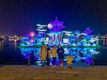 星空传媒梁佳芯叫什么,演艺新星梁佳芯：星光璀璨，正义感爆棚-3