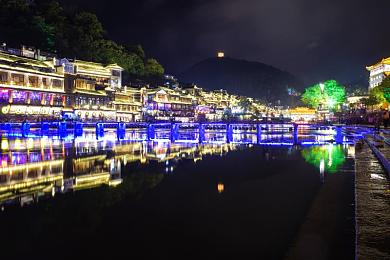 娇小亚女挑战巨大黑迪克,亚女挑战巨汉，激战赛场！-3