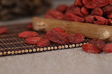 再把腿张开一点就可以吃扇贝：海鲜美味揭秘：扇贝开壳小技巧，轻松享佳肴-2