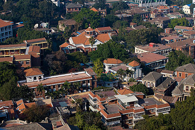 两个老妇滋润我,“陌生城市，老妇无私关爱温暖年轻人”-4