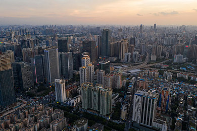 在公交车上被一个接一个的C,公交惊现诡异符号，乘客恐慌！-5