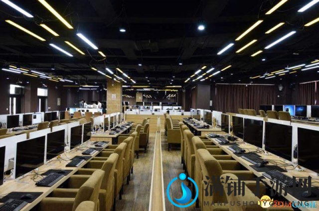 蓝翔电竞学院揭秘：500台高配电脑 电竞椅要2千元