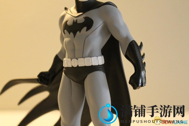 DC漫画新款手办欣赏：黑白配色蝙蝠侠与哈利奎因