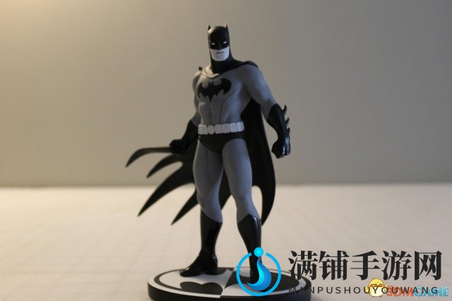 DC漫画新款手办欣赏：黑白配色蝙蝠侠与哈利奎因